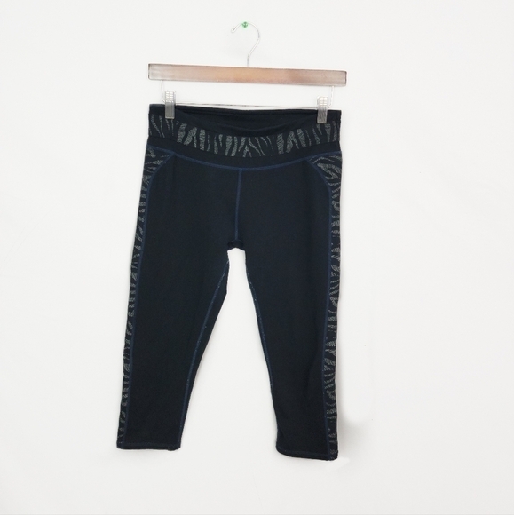 Women's Small Fabletics Capris - Picture 1 of 5